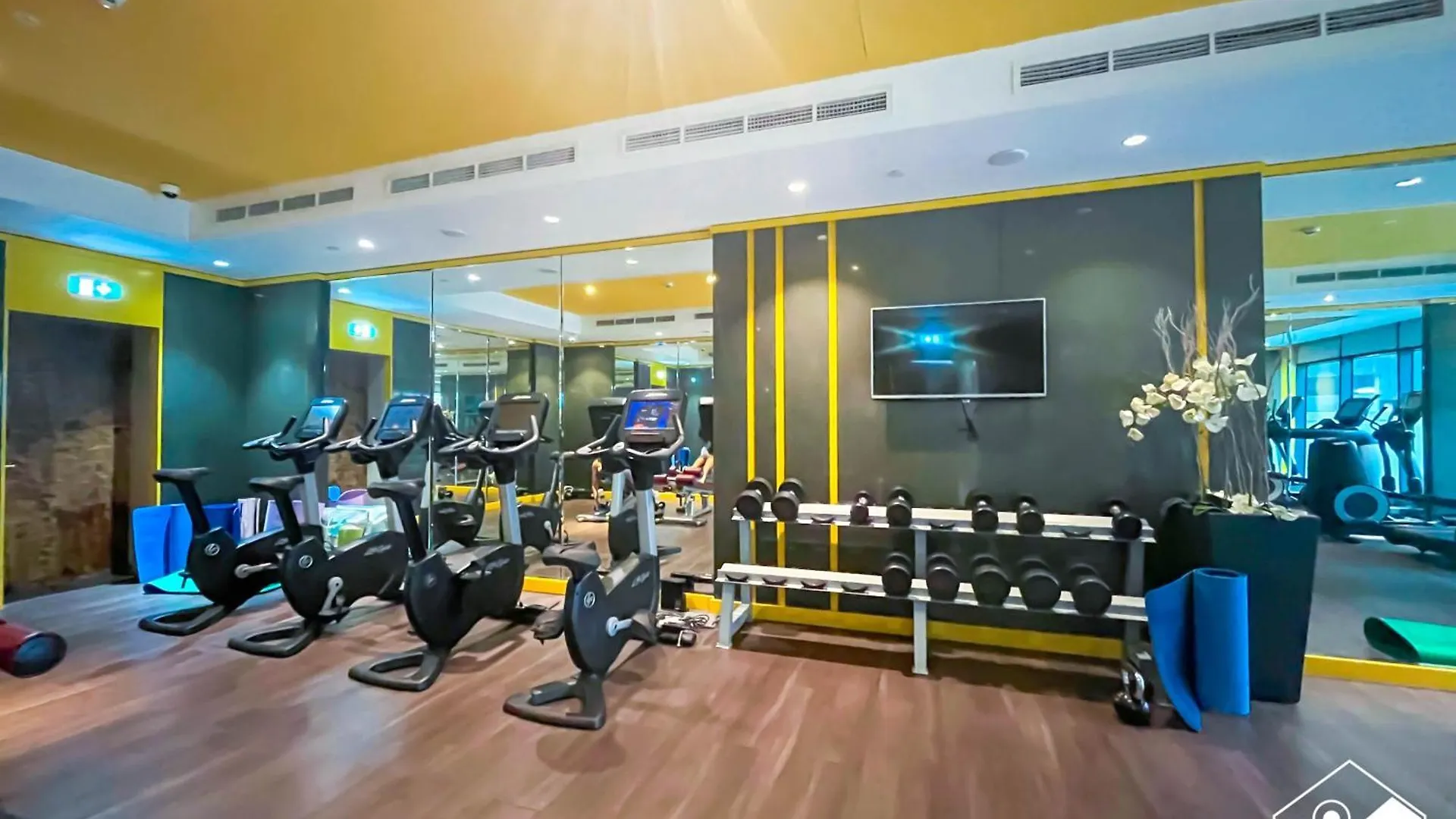 Luxury 2Br In Merano Tower Panoramic City Views Dubai Apartment